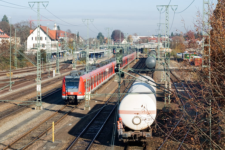 Baureihe 423 bei km 15,8 (November 2011)