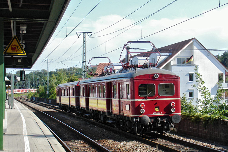 865 611/465 005 als DPE 91701 bei km 16,8 (Juli 2011)