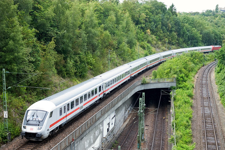 101 102 mit IC 283 bei km 13,8 (August 2011)