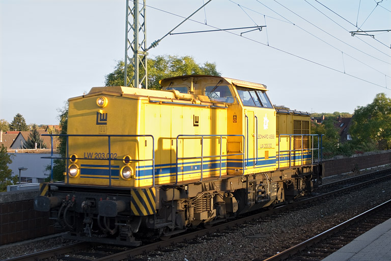 LW 203.002 (ex-DR 202 335) bei km 16,8 (Oktober 2011)