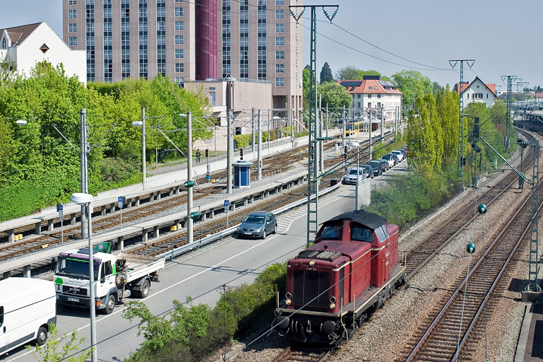 V100 1041 bei km 15,8 (April 2011)