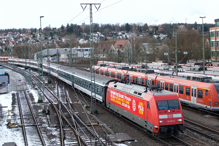 101 001 mit IC 282 bei km 16,0 (Dezember 2012)