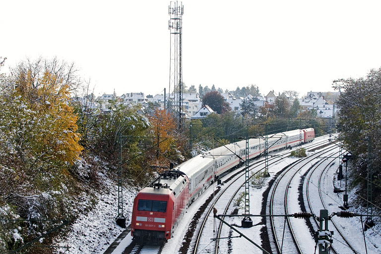 101 007 mit IC 1682 bei km 14,6 (Oktober 2012)