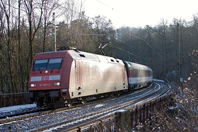 101 007 mit IC 186 bei km 11,2 (Februar 2012)