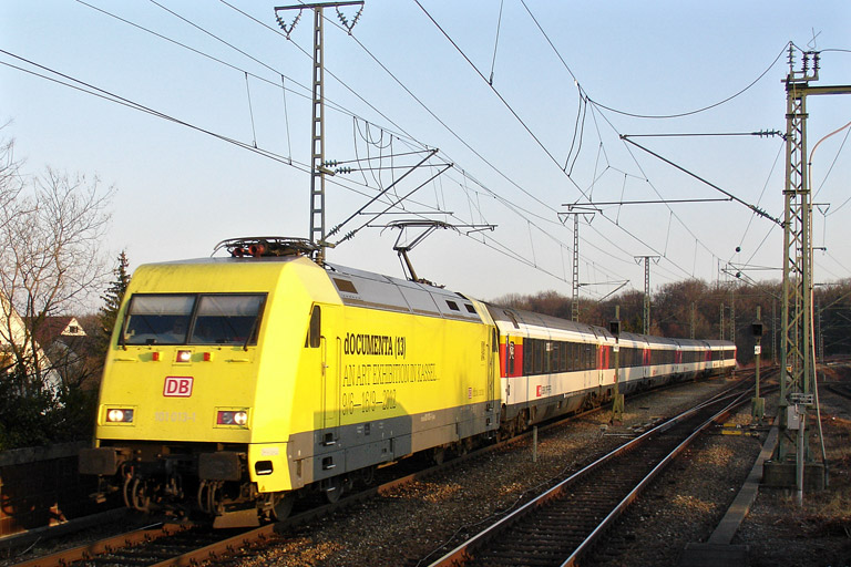 101 013 mit IC 184 bei km 16,8 (M&auml;rz 2012)