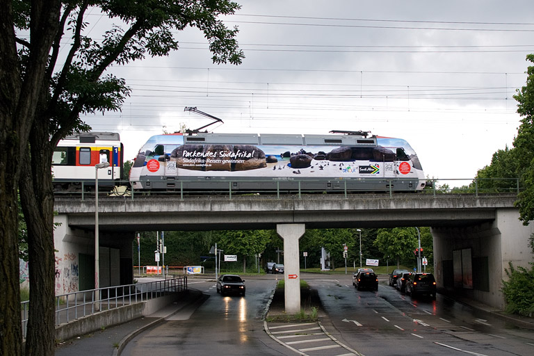 101 025 mit IC 186 bei km 16,4 (Juli 2012)