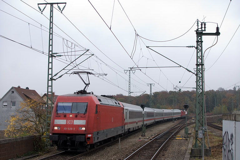 101 026 mit IC 1682 bei km 16,8 (Oktober 2012)