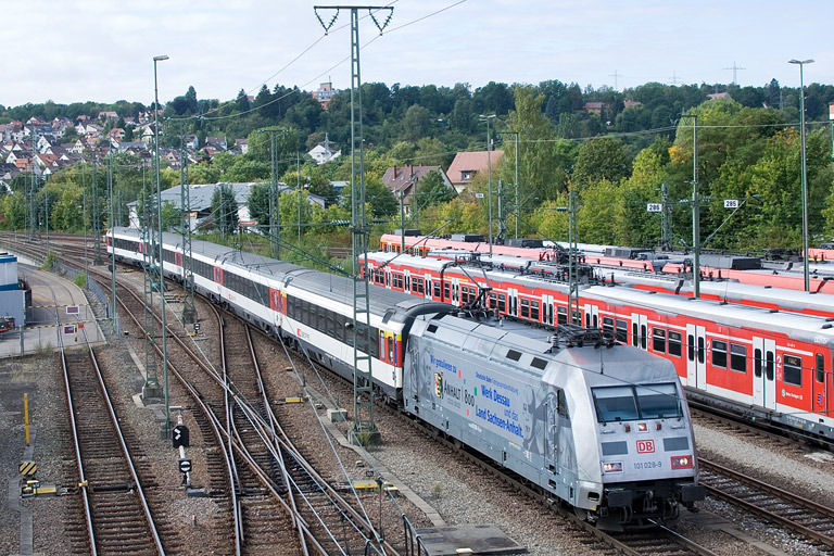 101 028 mit IC 282 bei km 16,0 (September 2012)