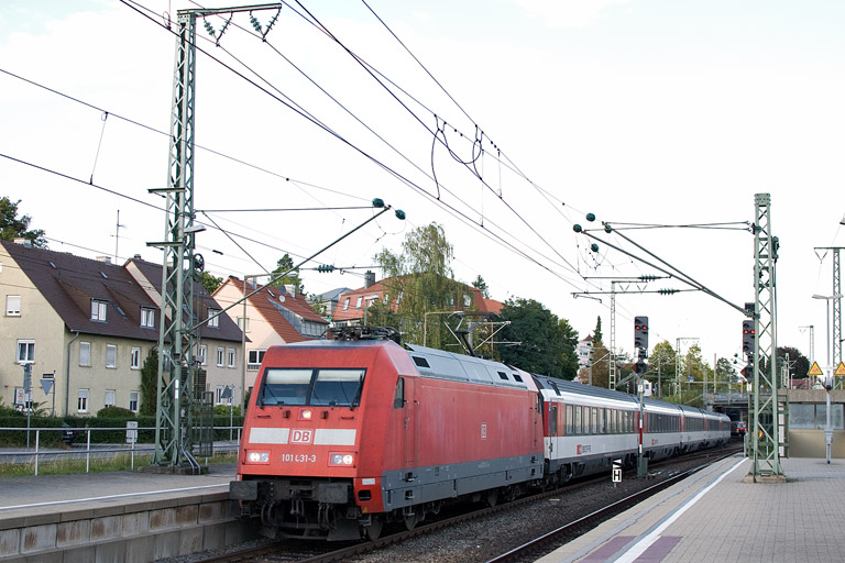 101 031 mit IC 283 bei km 15,6 (September 2012)
