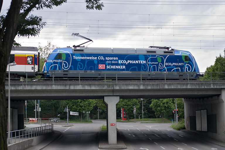 101 042 mit IC 184 bei km 16,4 (Juli 2012)