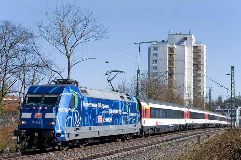 101 042 mit IC 186 bei km 8,2 (April 2012)