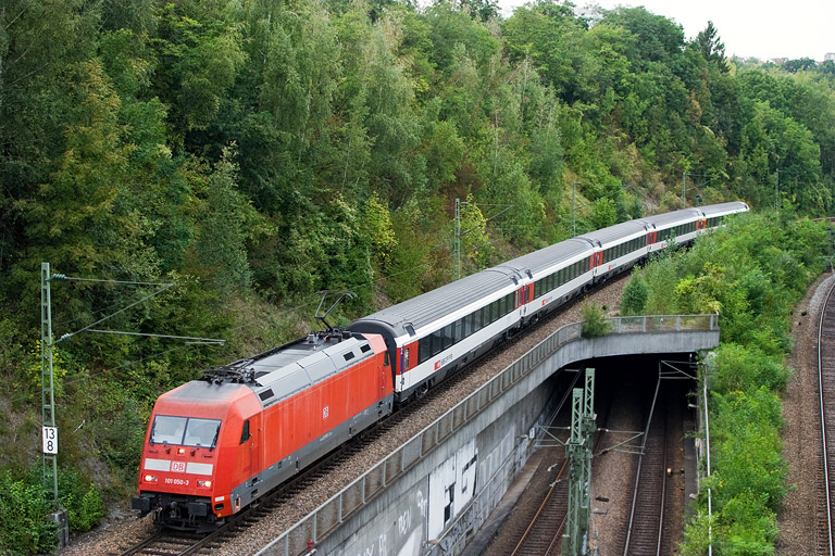 101 050 mit IC 283 bei km 13,8 (September 2012)