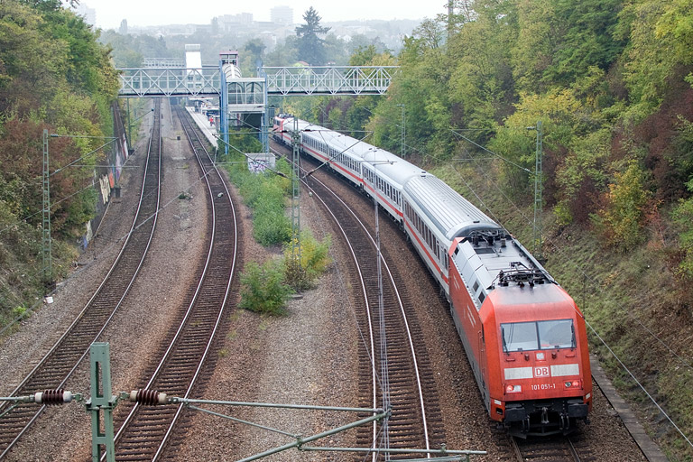 101 051 mit IC 1684 bei km 14,4 (Oktober 2012)