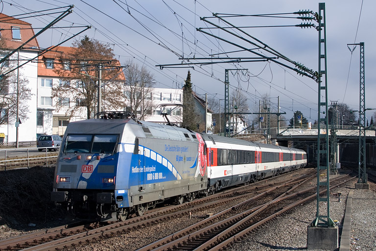 101 060 mit IC 183 bei km 15,4 (Februar 2012)