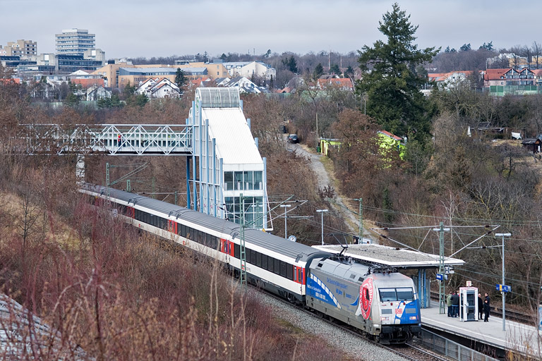 101 060 mit IC 187 bei km 14,2 (Februar 2012)