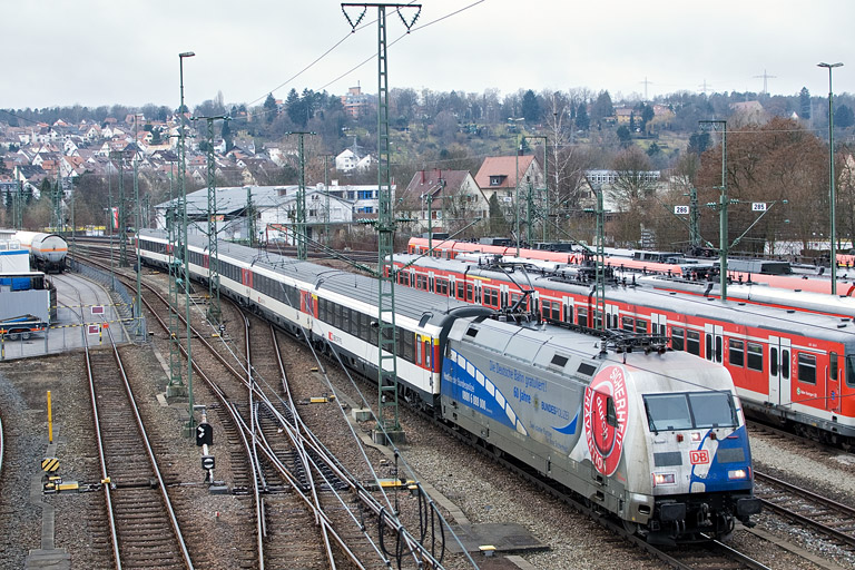 101 060 mit IC 282 bei km 16,0 (Februar 2012)