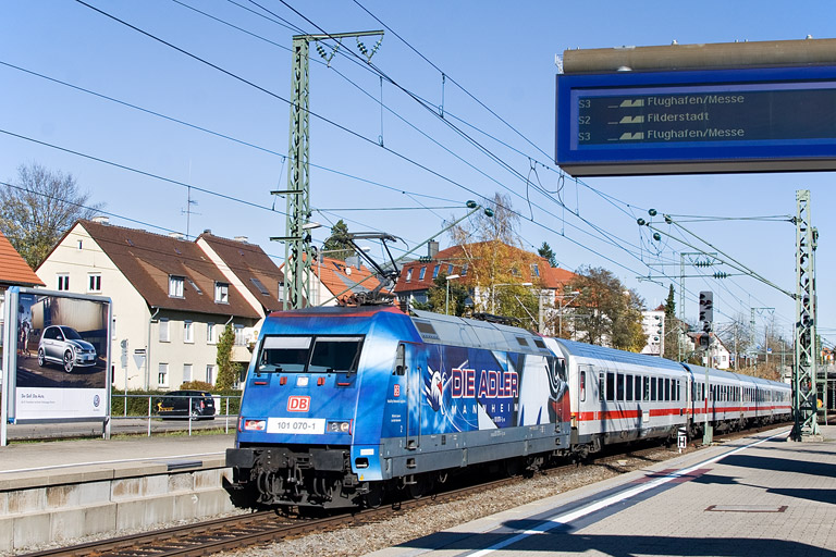 101 070 mit IC 1587 bei km 15,6 (November 2012)