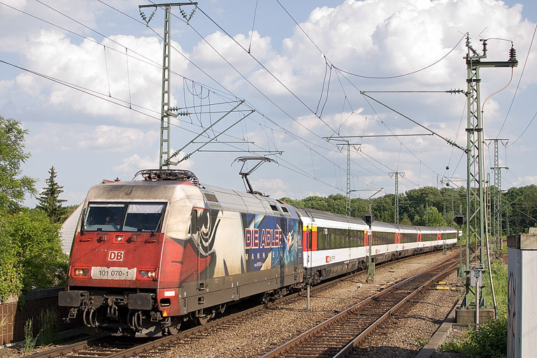 101 070 mit IC 184 bei km 16,8 (Mai 2012)