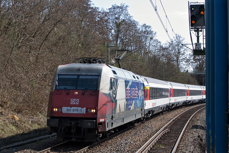 101 070 mit IC 280 bei km 14,4 (M&auml;rz 2012)
