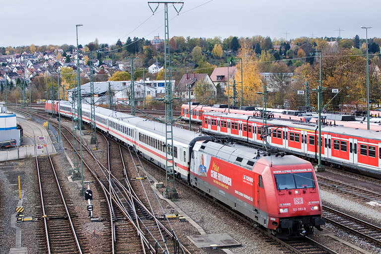 101 081 mit IC 1682 bei km 16,0 (November 2012)