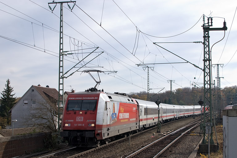 101 081 mit IC 1682 bei km 16,8 (November 2012)