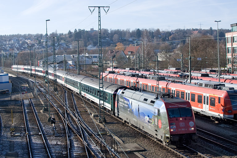 101 083 mit IC 282 bei km 16,0 (Dezember 2012)