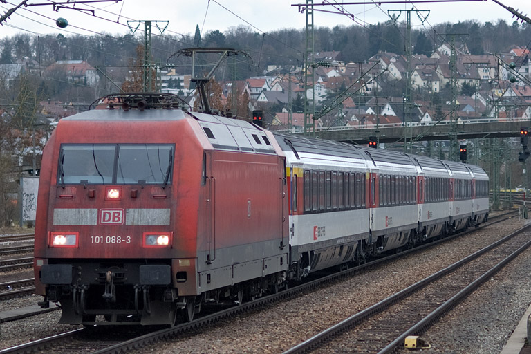 101 088 mit IC 186 bei km 15,8 (M&auml;rz 2012)