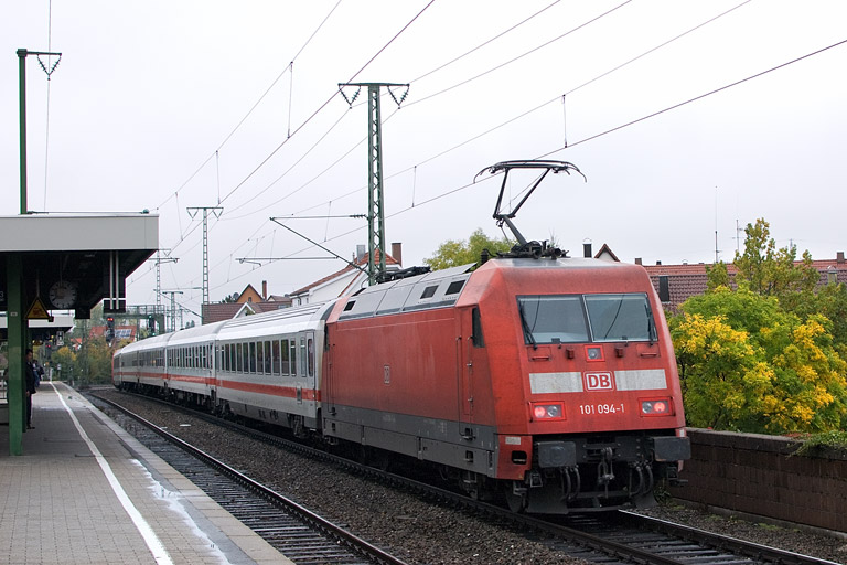 101 094 mit IC 1682 bei km 16,8 (Oktober 2012)