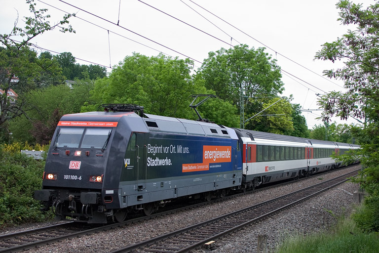 101 100 mit IC 181 bei km 12,8 (Mai 2012)