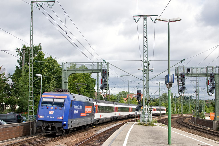 101 100 mit IC 183 bei km 16,6 (Juli 2012)