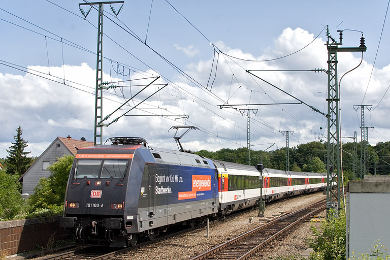 101 100 mit IC 186 bei km 16,8 (Juli 2012)