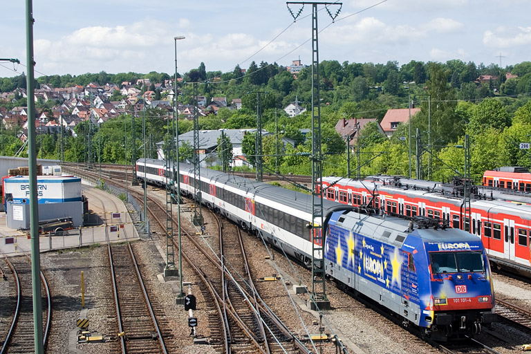 101 101 mit IC 282 bei km 16,0 (Mai 2012)