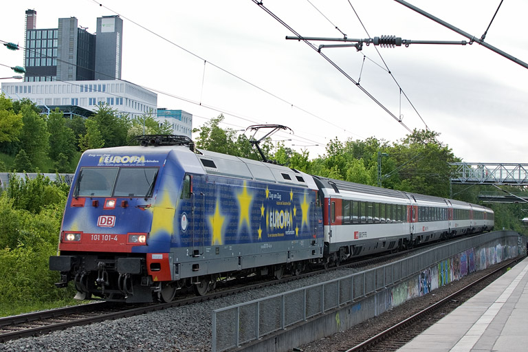 101 101 mit IC 283 bei km 14,2 (Mai 2012)