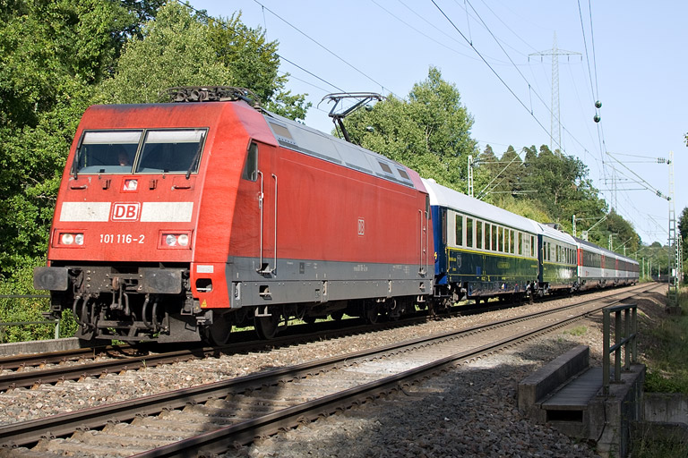 101 116 mit IC 283 bei km 22,2 (August 2012)
