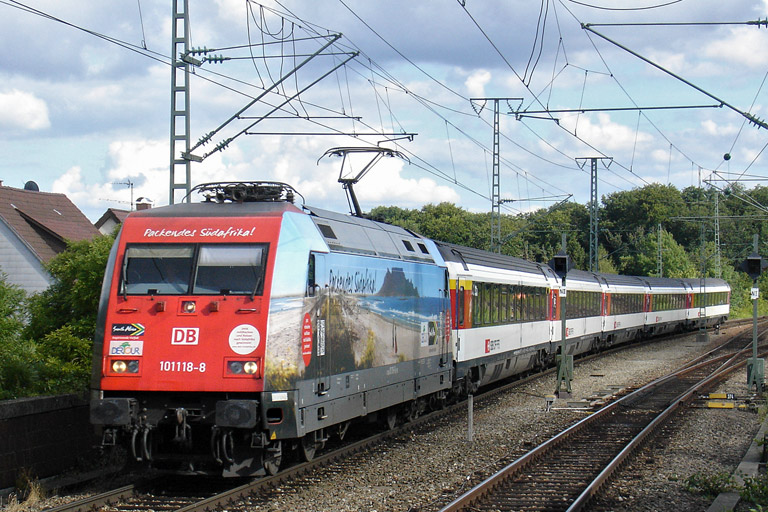 101 118 mit IC 184 bei km 16,8 (Juli 2012)