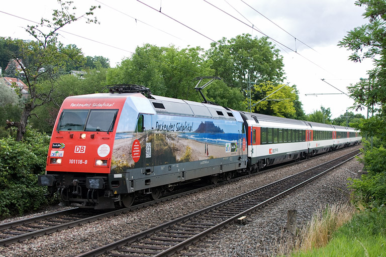 101 118 mit IC 185 bei km 12,8 (Juli 2012)