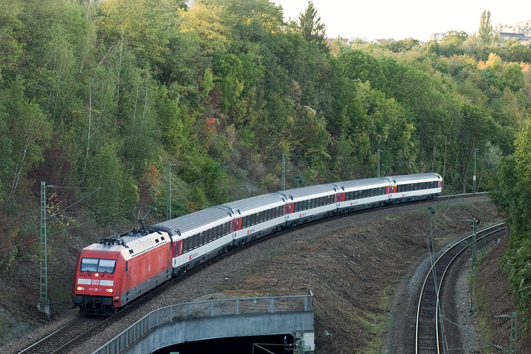 101 126 mit IC 283 bei km 13,8 (Oktober 2012)