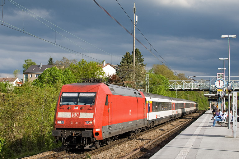 101 131 mit IC 184 bei km 14,2 (Mai 2012)