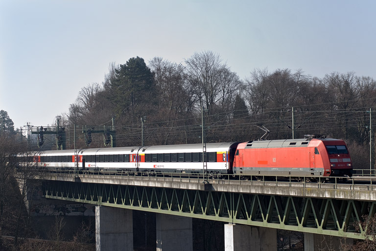 101 133 mit IC 284 bei km 14,6 (M&auml;rz 2012)