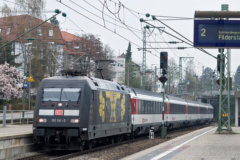 101 141 mit IC 187 bei km 15,6 (April 2012)