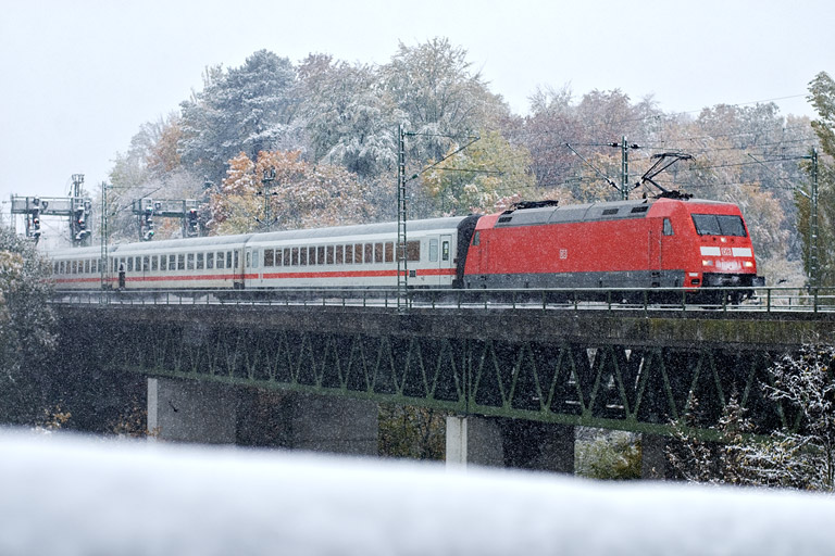 101 007 mit IC 1682 bei km 14,6 (Oktober 2012)
