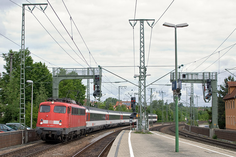 110 418 mit IC 183 bei km 16,6 (Juni 2012)