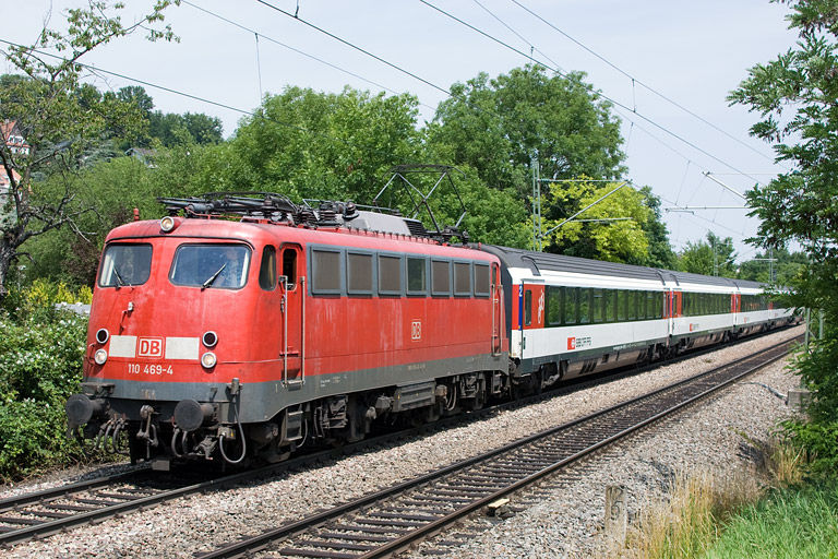110 469 mit IC 187 bei km 12,8 (Juni 2012)