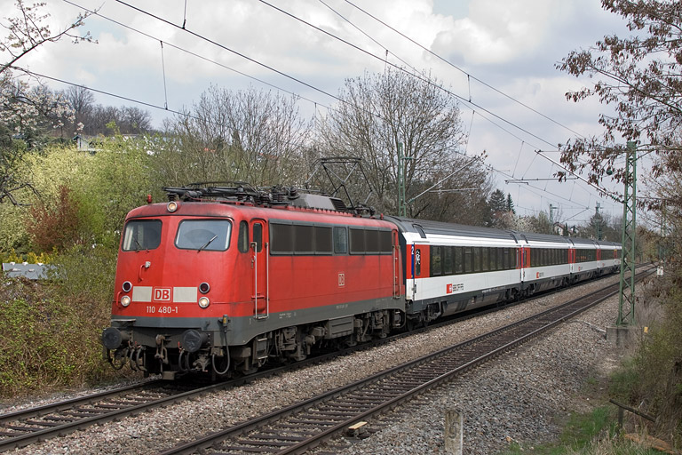 110 480 mit IC 187 bei km 12,8 (April 2012)