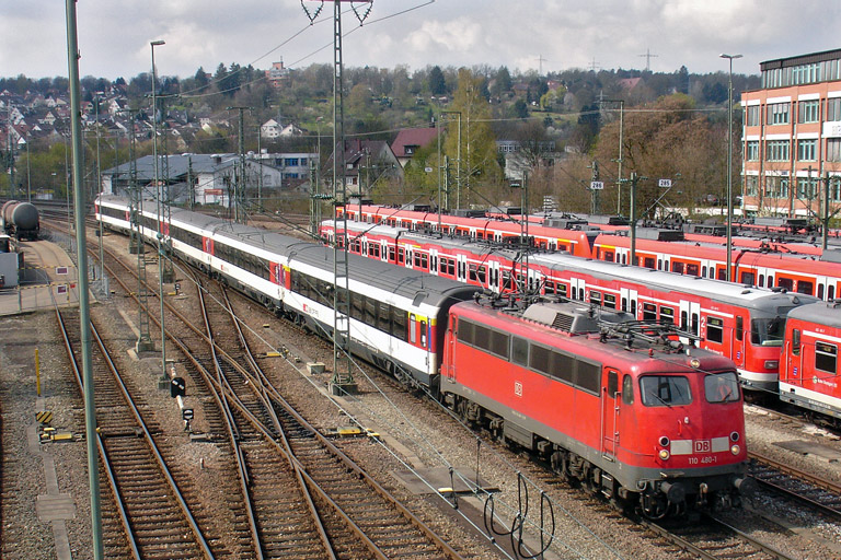 110 480 mit IC 280 bei km 16,0 (April 2012)
