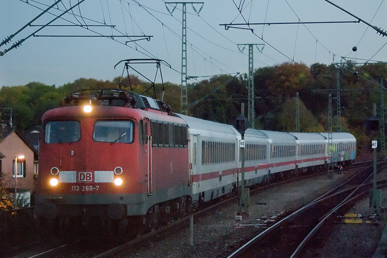 113 268 mit IC 1584 bei km 16,8 (Oktober 2012)