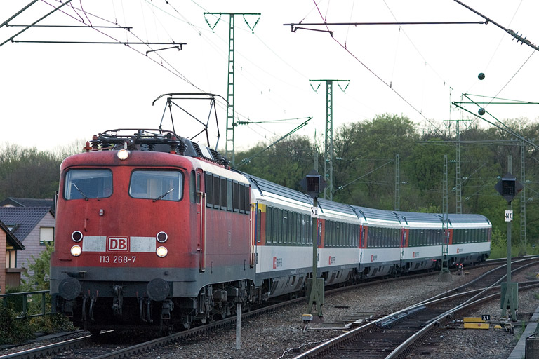 113 268 mit IC 182 bei km 16,8 (April 2012)