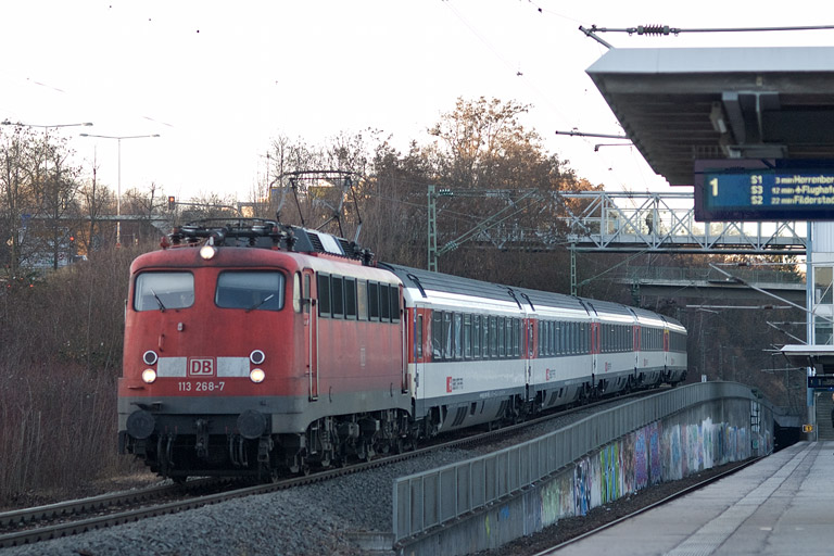 113 268 mit IC 281 bei km 14,2 (Januar 2012)