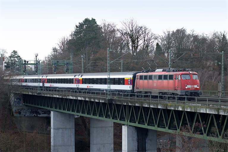 113 268 mit IC 282 bei km 14,6 (Januar 2012)