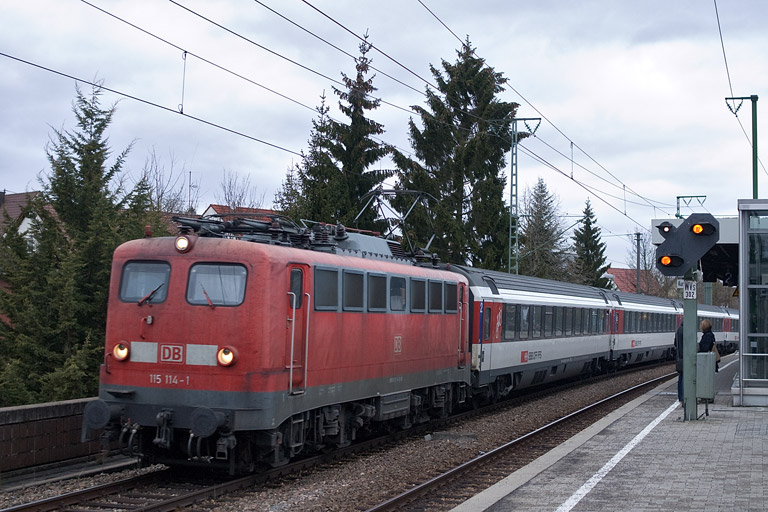 115 114 mit IC 187 bei km 16,8 (Januar 2012)